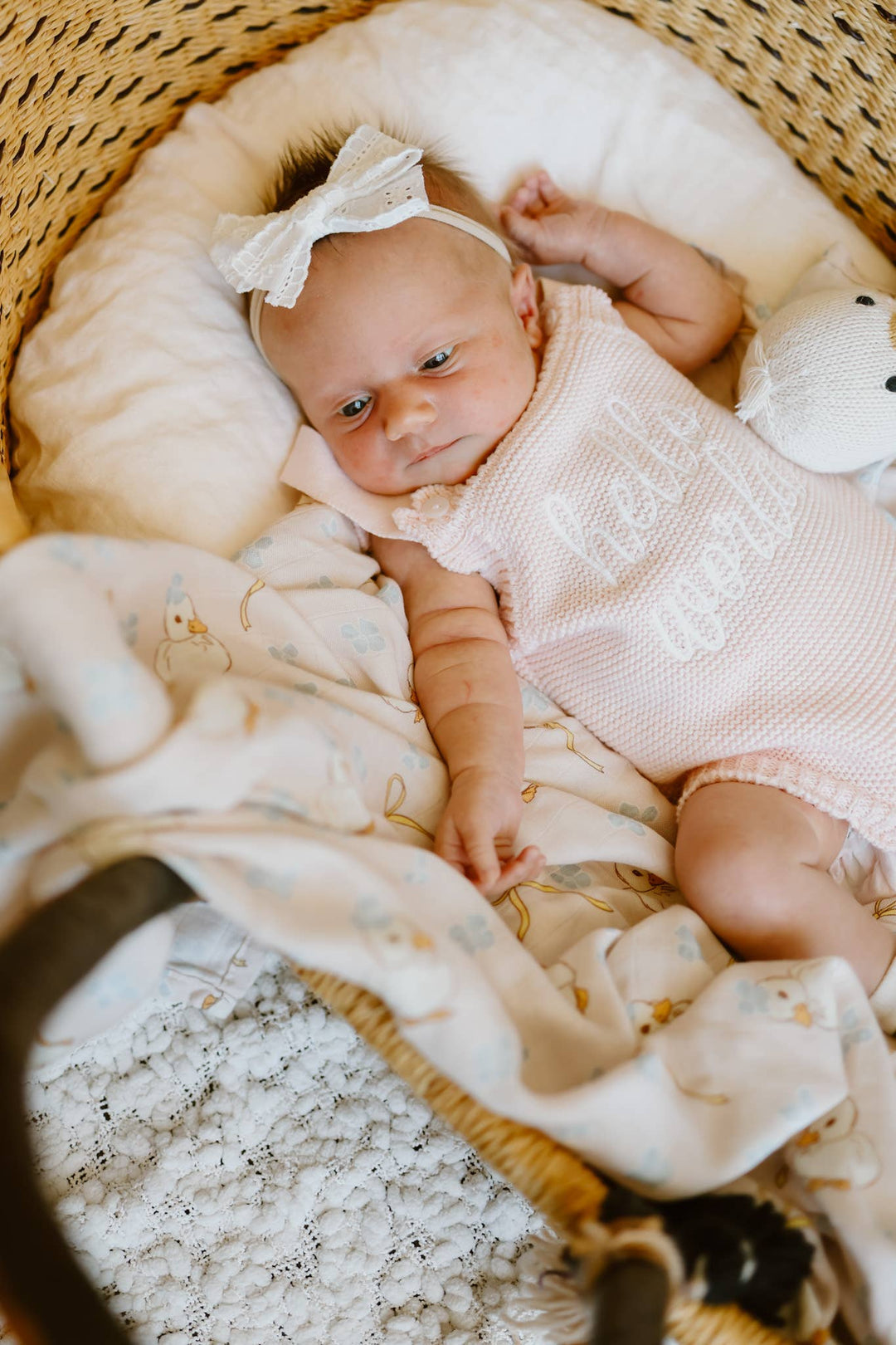swaddle. daisy duckling.
