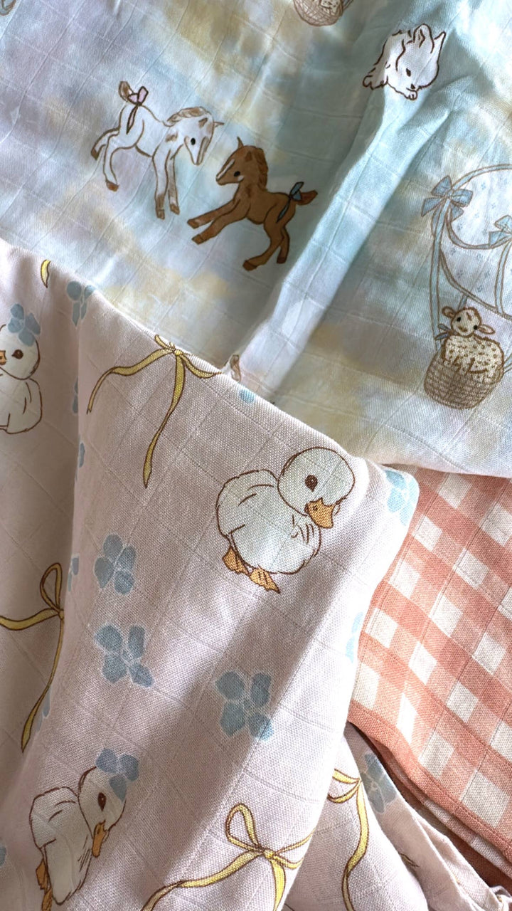 swaddle. daisy duckling.